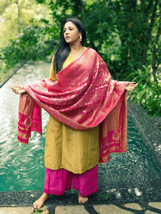 Pink Banarasi Floral Jaal Dola Silk Dupatta With Gold Border