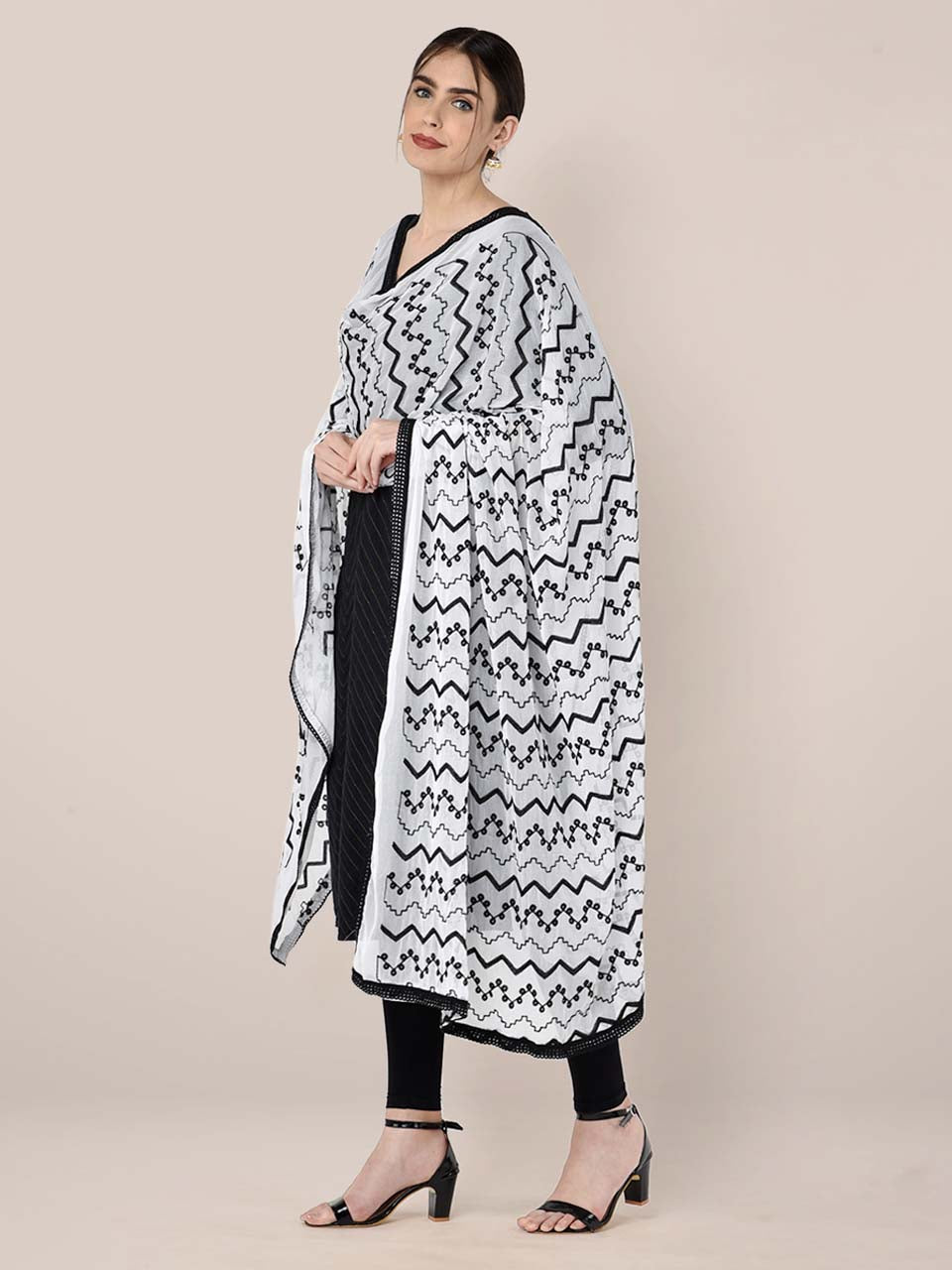 White Chiffon Dupatta with Black Emroidery. freeshipping - Dupatta Bazaar